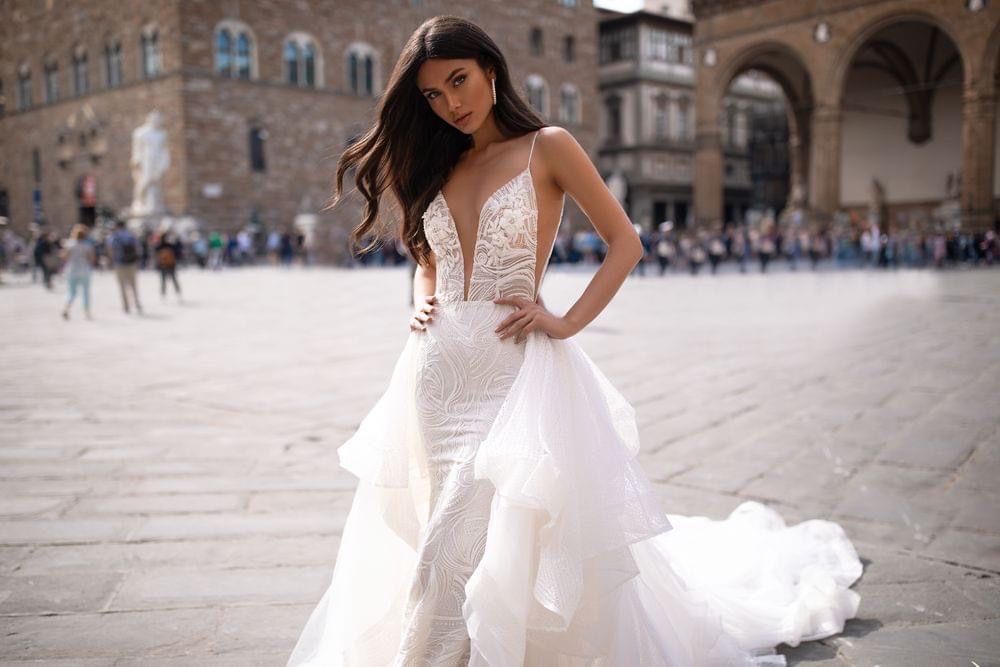 Vand rochie de mireasa, noua cu eticheta