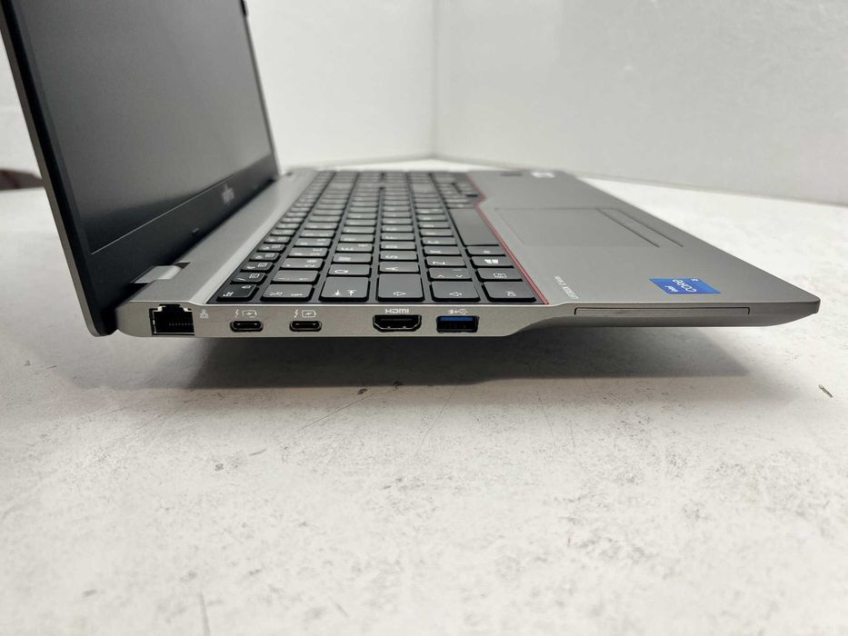 Реновиран лаптоп Fujitsu LIFEBOOK U7511 15.6" i5-1135G7 16GB 260GB NVMe батерия 240 мин