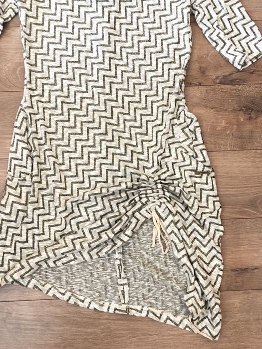 Нова рокля - не е носена. С регулираща св дължина