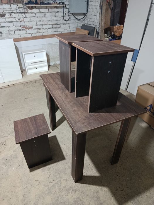 Стол со стульями