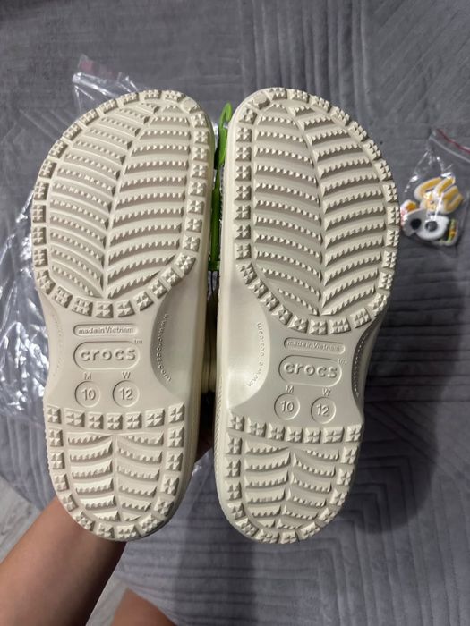 Продам crocs новые