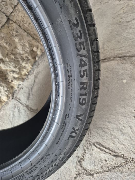 Continental 235/45/19 DOT 0524