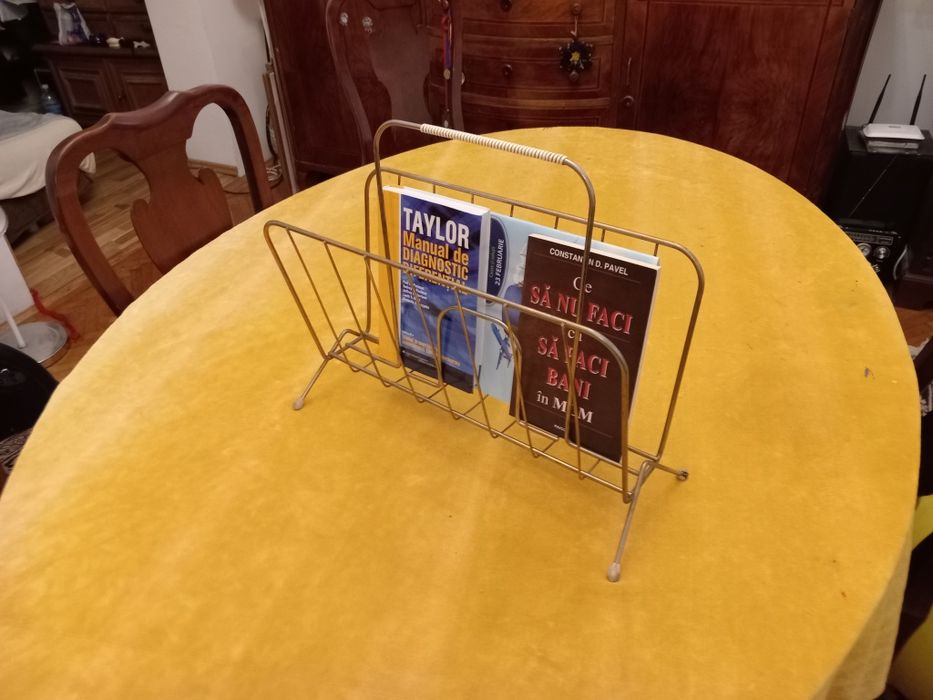 Suport pentru reviste, carti, discuri vinil, cărți, ziare, etc..
