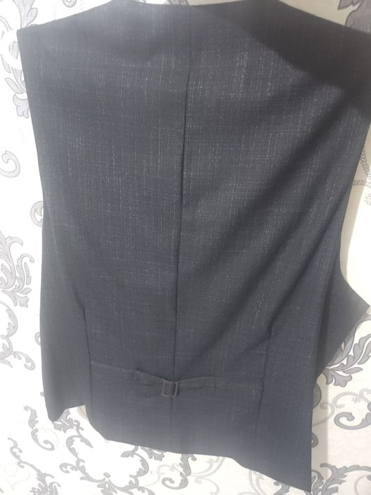 Продам Костюм троечка новый