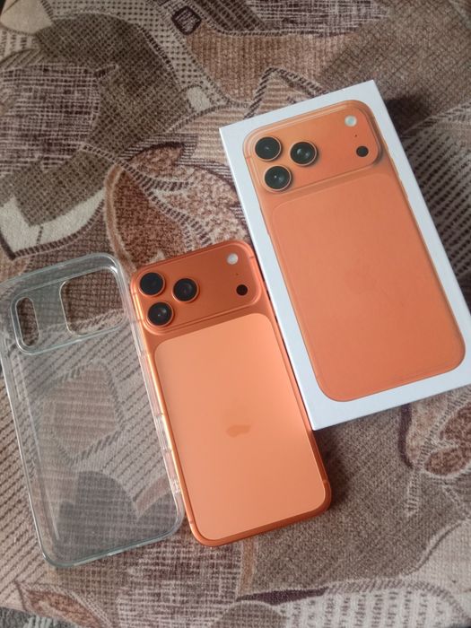 Продам айфон 17 про Макс память 256 есть чехол и зарядка новая коробка