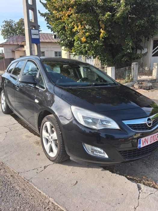 Opel Astra J 2011