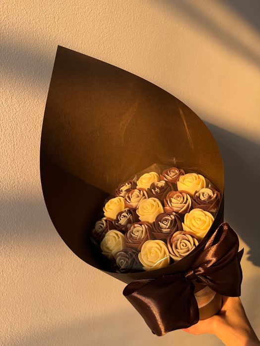 Розы в букетах из шоколада