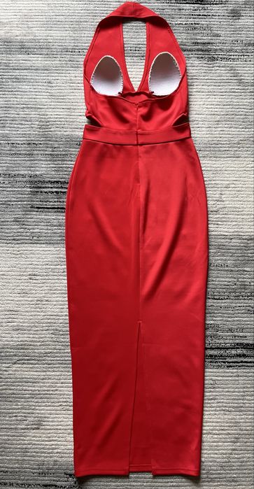 Червена дълга рокля