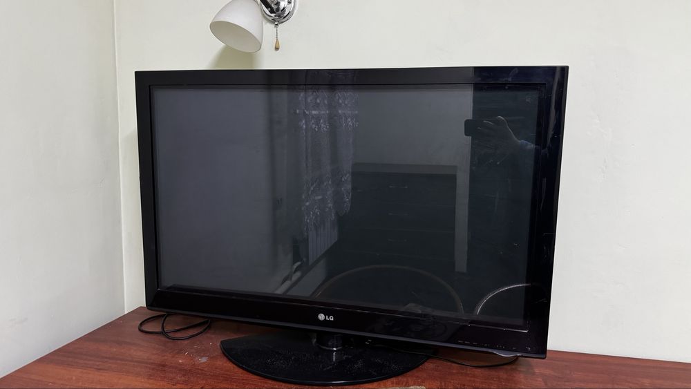 продам телевизор LG