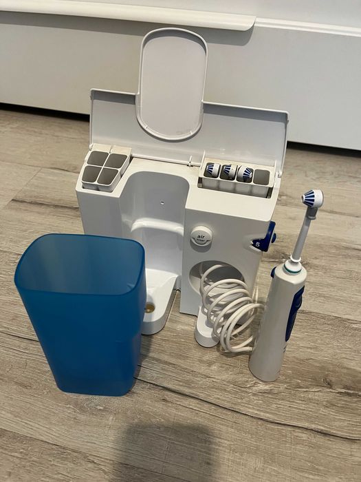 Irigator / Dus Bucal ORAL-B Oxyjet, 5 trepte de intensitate, 4 capete intradentare, 600ml,slot Incarcare periuta electrica