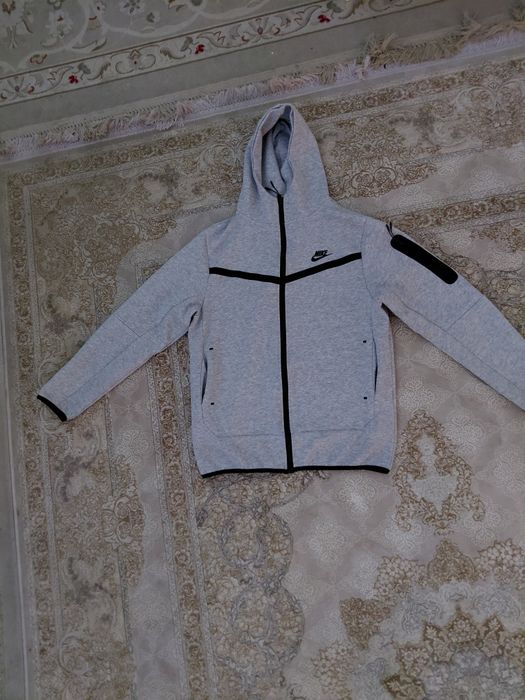 серая худи Nike Tech Fleecе