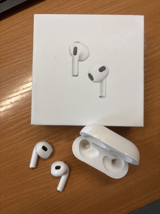 Наушники AirPods