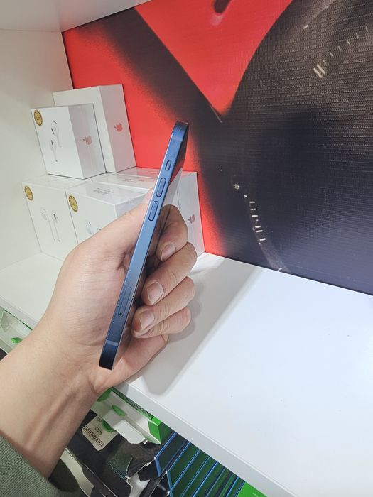 Продам айфон 13 128