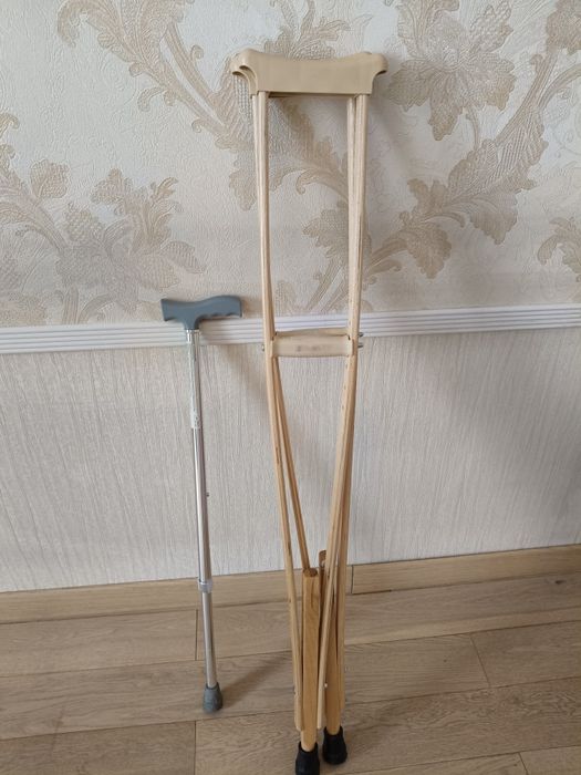 Продам костыли и палочку