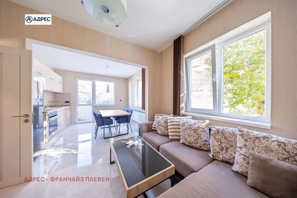 Продава се Тристаен апартамент в Плевен, Идеален център - 75 кв.м за 1224 €/кв.м - Снимка #1