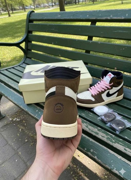 Adidasi Jordan 1 High Travis Scott X Mocha - Adidasi Premium