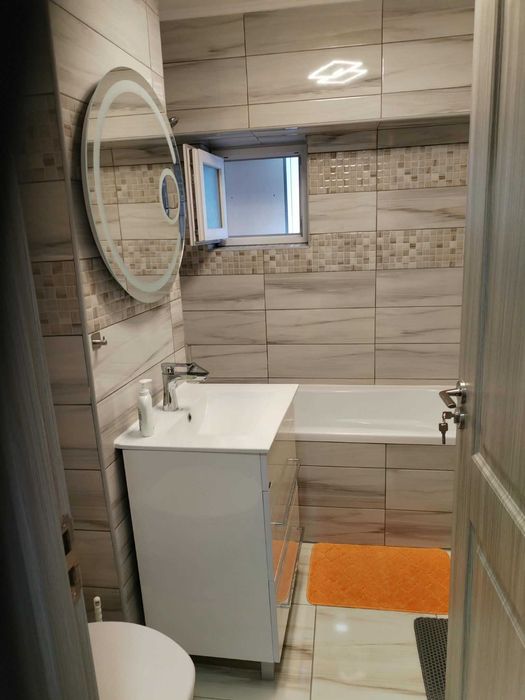 Apartament spațios 2 camere, decomandat (74 mp) – Zona Centrală / Piața Sud, Reșița – Renovat, Mobilat & Utilat ​Descriere: