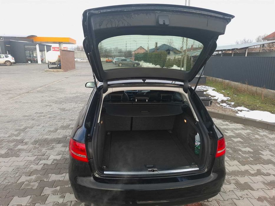 Audi A4 Avant FACELIFT 2.0 TDI 143CP, 2012, cutie automată.