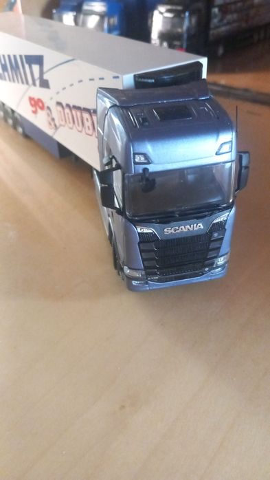 Machete 1/ 50 multe noi