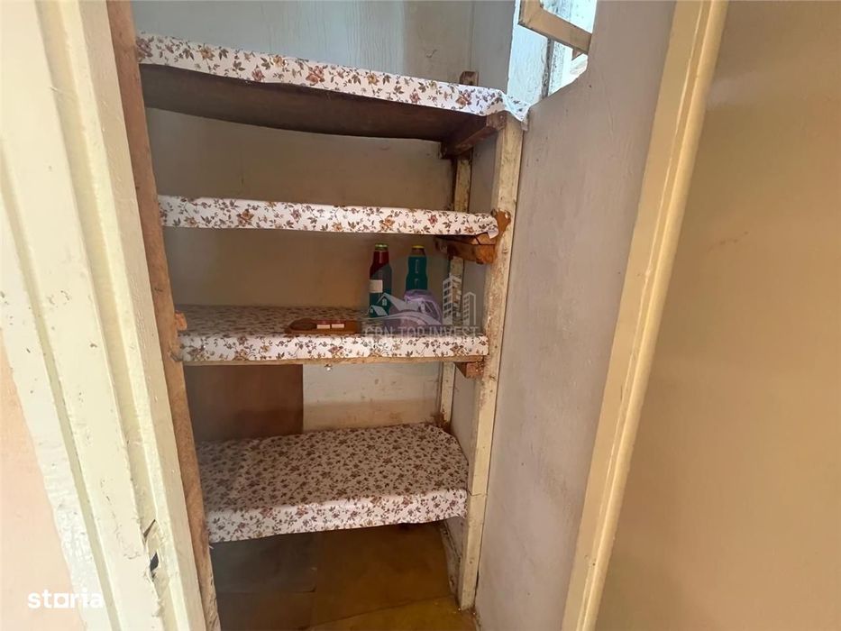 Apartament 2 camere decomandat balcon pivnita zona Vasile Aaron