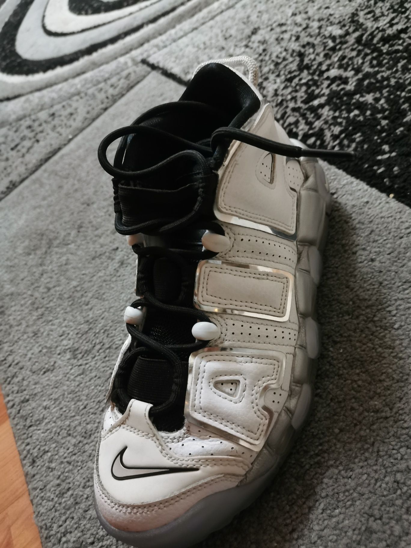 Nike hot sale uptempo 37