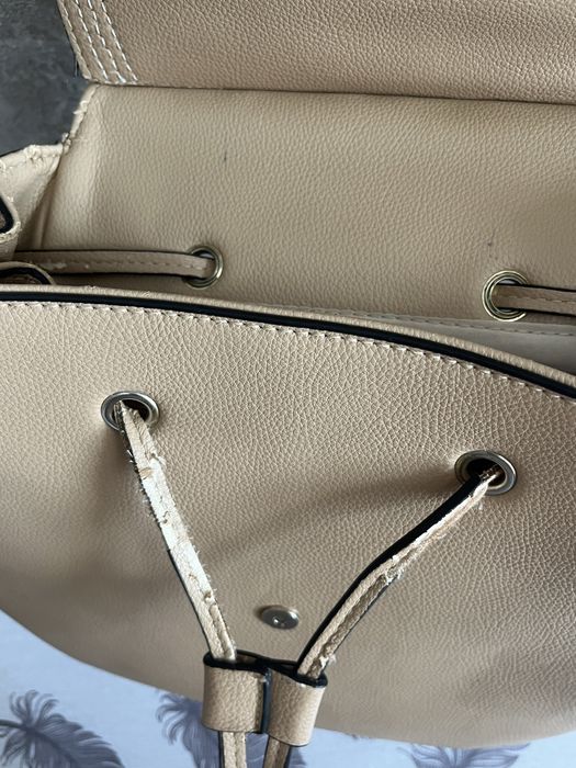 бежевый кожаный рюкзак