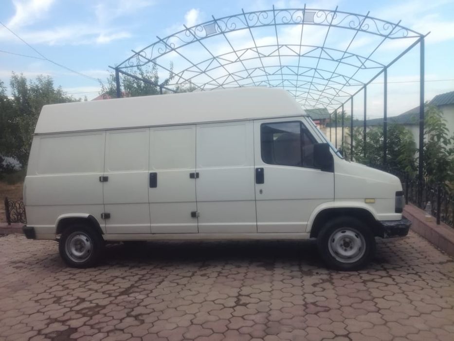 Продается грузовая Peugeot термобудка