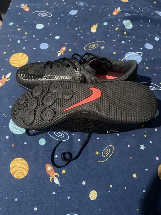 Продавам обувки за зала на найк 40,5