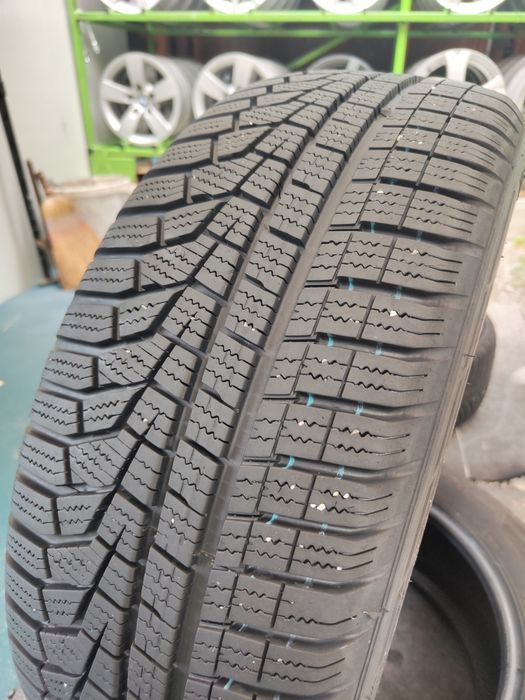 2 бр зимни 205/55/17 Hankook
