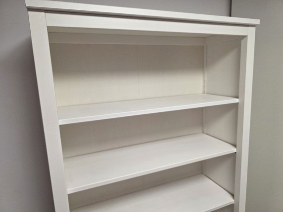 Vând biblioteca Ikea Hemnes