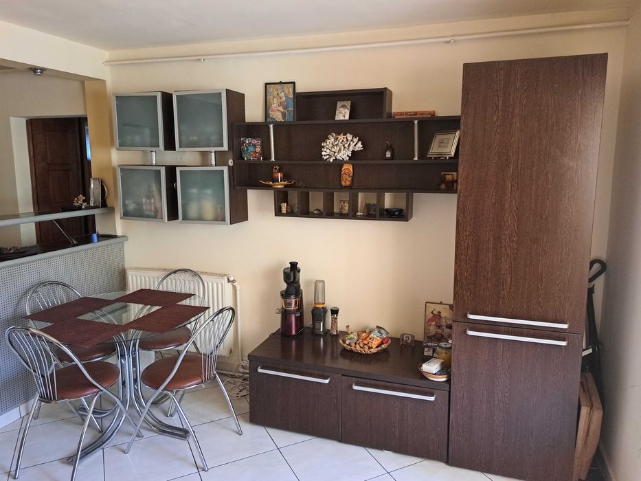 Mobilă living wenge, corp soldat cuprinzând combină frigorifică