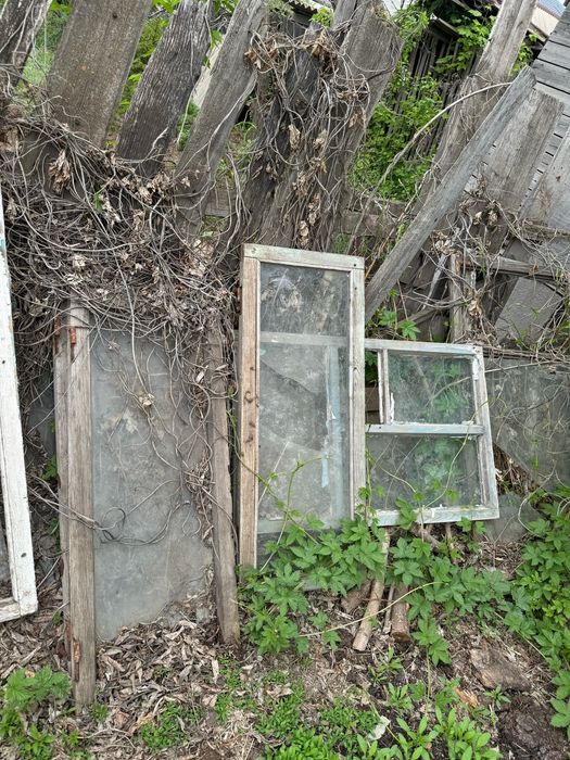 Рамы оконные со стеклом