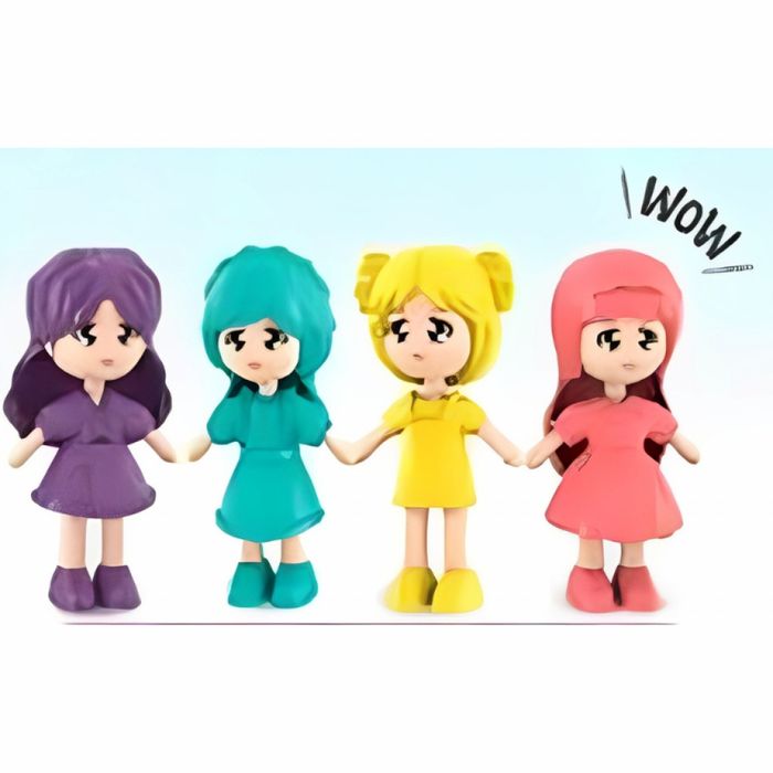 Къща за кукли с кукли и обзавеждане