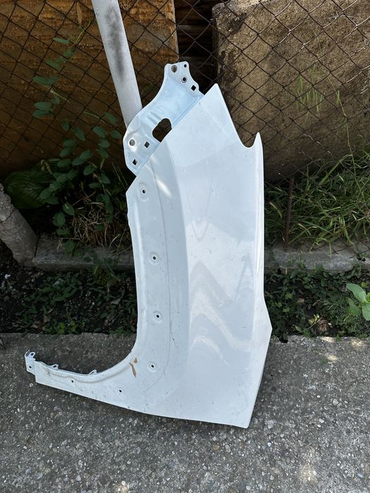 Aripă stânga față toyota yaris cross.