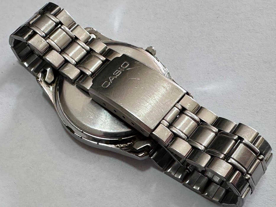 Продавам часовник Casio MTP-1141