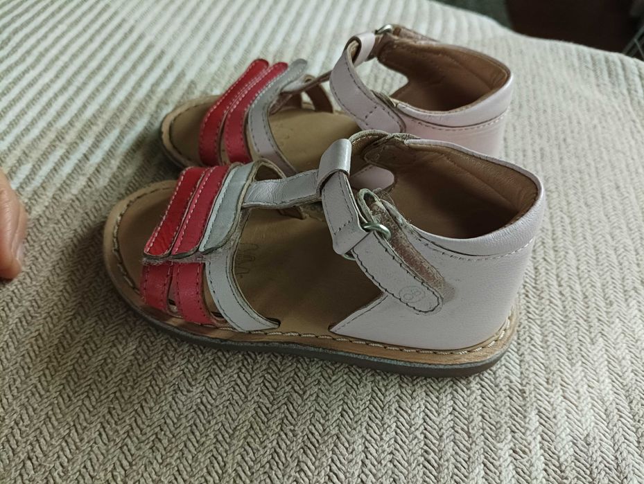 Сандали за момиченце Окaidi