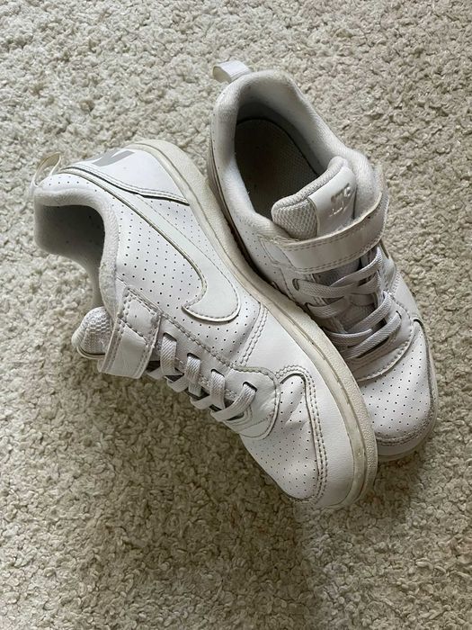 Adidasi copii NIKE albi marimea 27 - 16 cm - stare impecabila ca noi