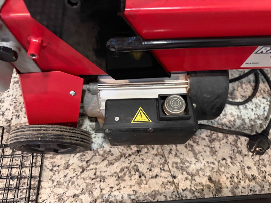Машина за цепене на дърва до 520mm 5t RD-LGS02