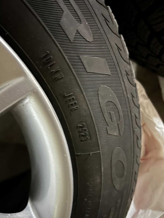 Оригинални джанти  Mazda  с гуми 205/60/16 DEBICA