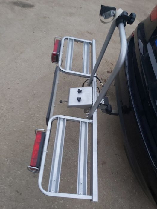 Vând suport auto pentru biciclete
