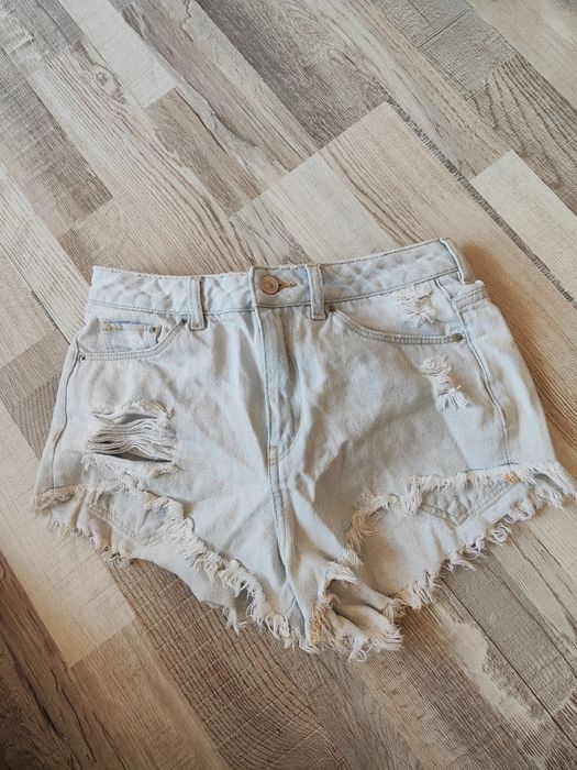 Къси панталони по 8€