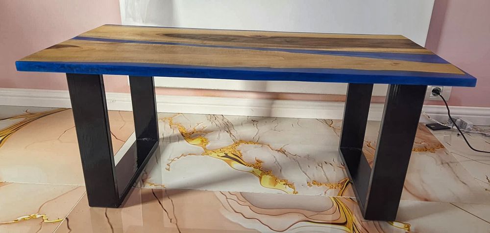 Masă de cafea din lemn de nuc și rășină epoxidica