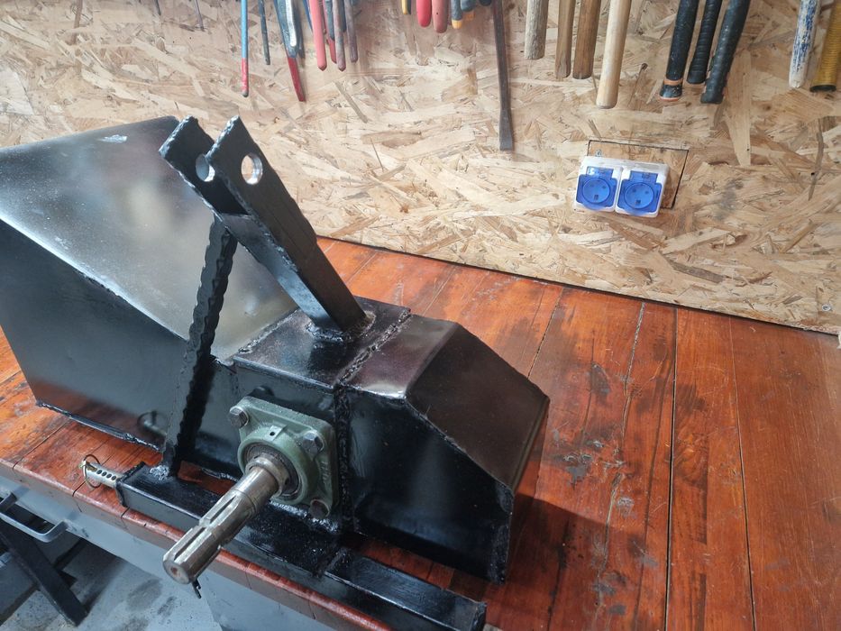 Tocatoare crengi după tractor