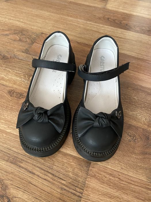 Туфли для девочки в отличном состоянии