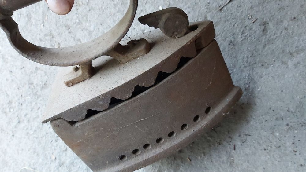 Продавам Ютия на въглища