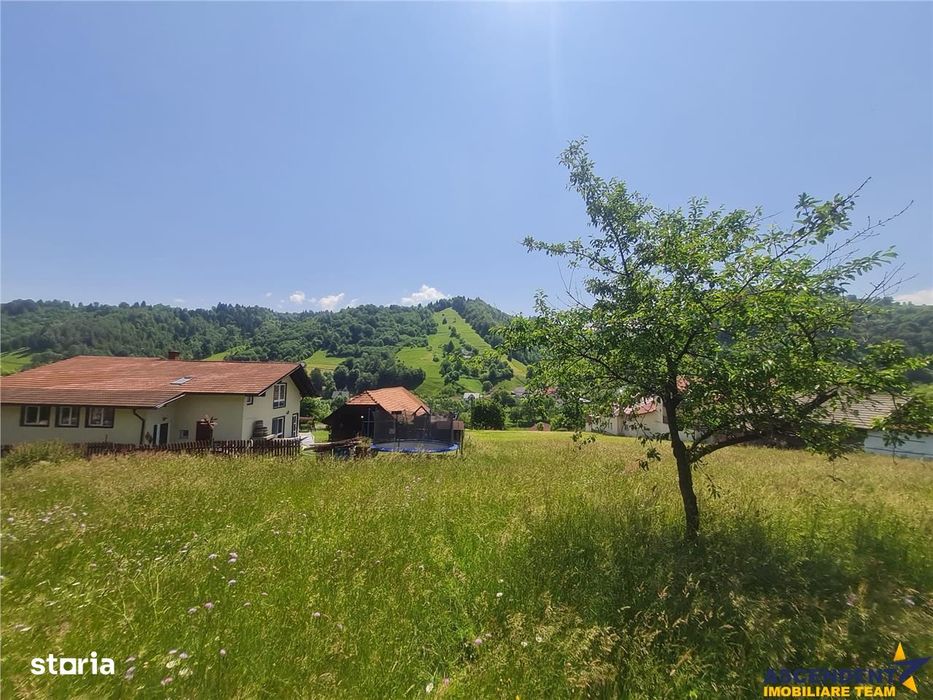 Teren 1.450 mp intravilan, la DN, cu priveliste de carte postala, Bran