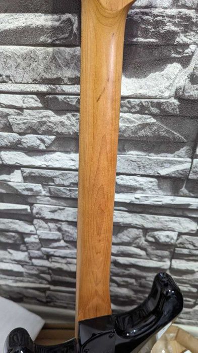 Продается новая электрогитара Fender Squier Contemporary stratocaster