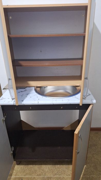 Кухонный шкаф сатылады.