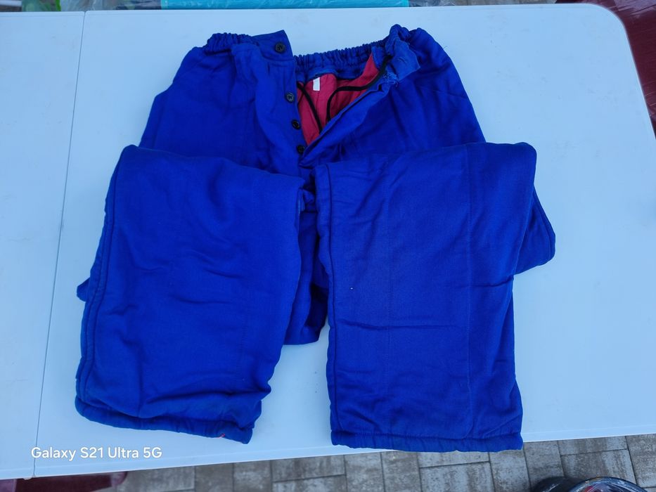 Pantaloni de salopeta foarte grosi