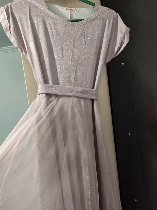 Платье нарядное  розовое